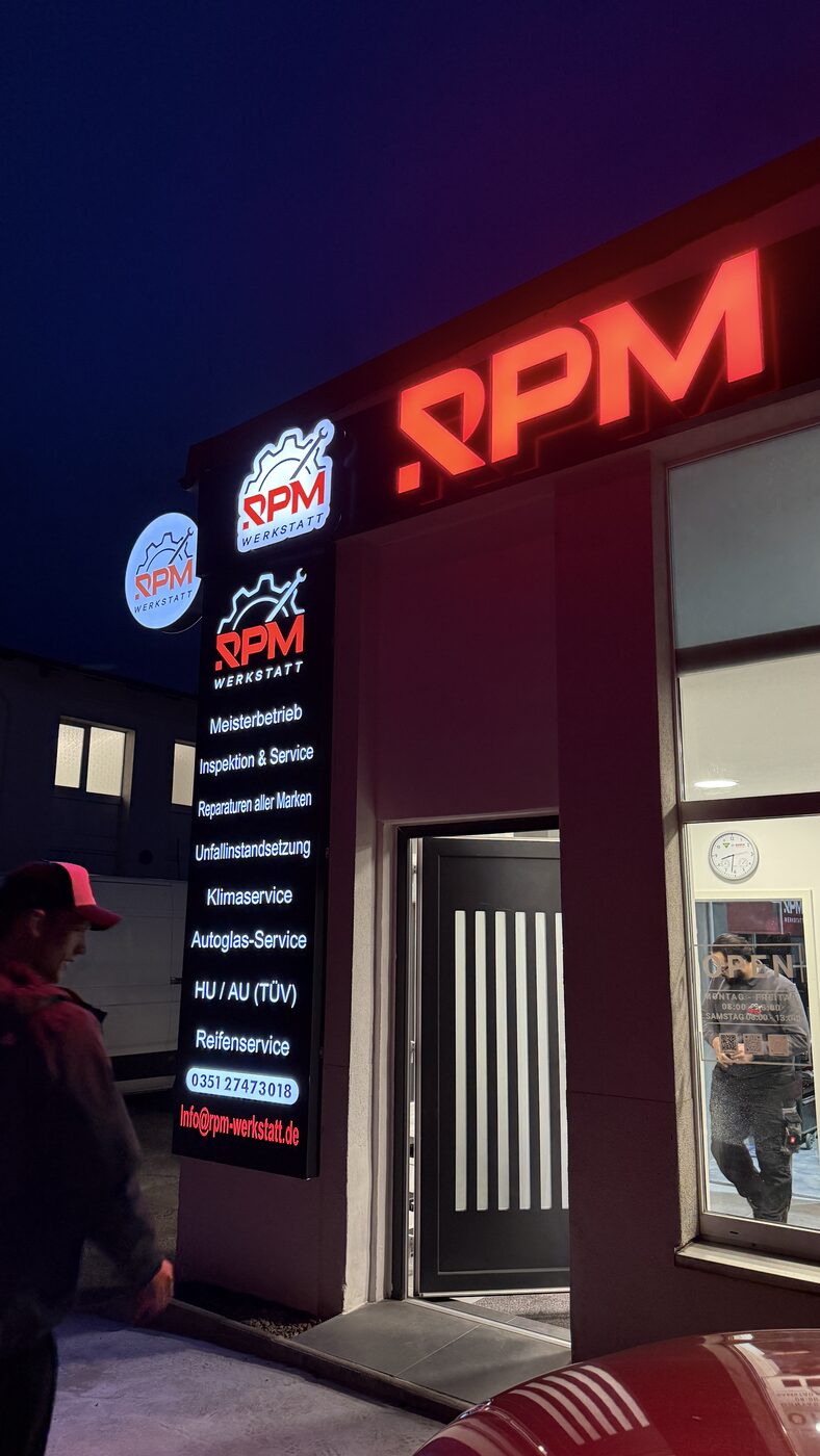 Werkstatt bei Nacht